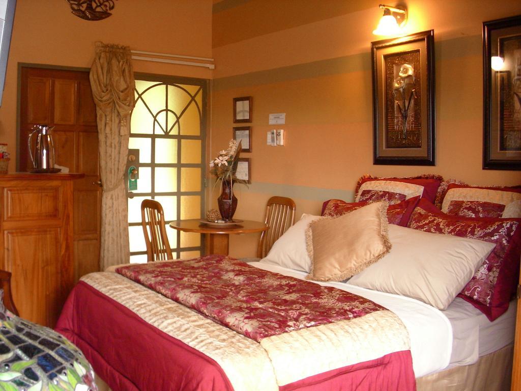 Native Abode Bed & Breakfast Bon Accord Village Bilik gambar
