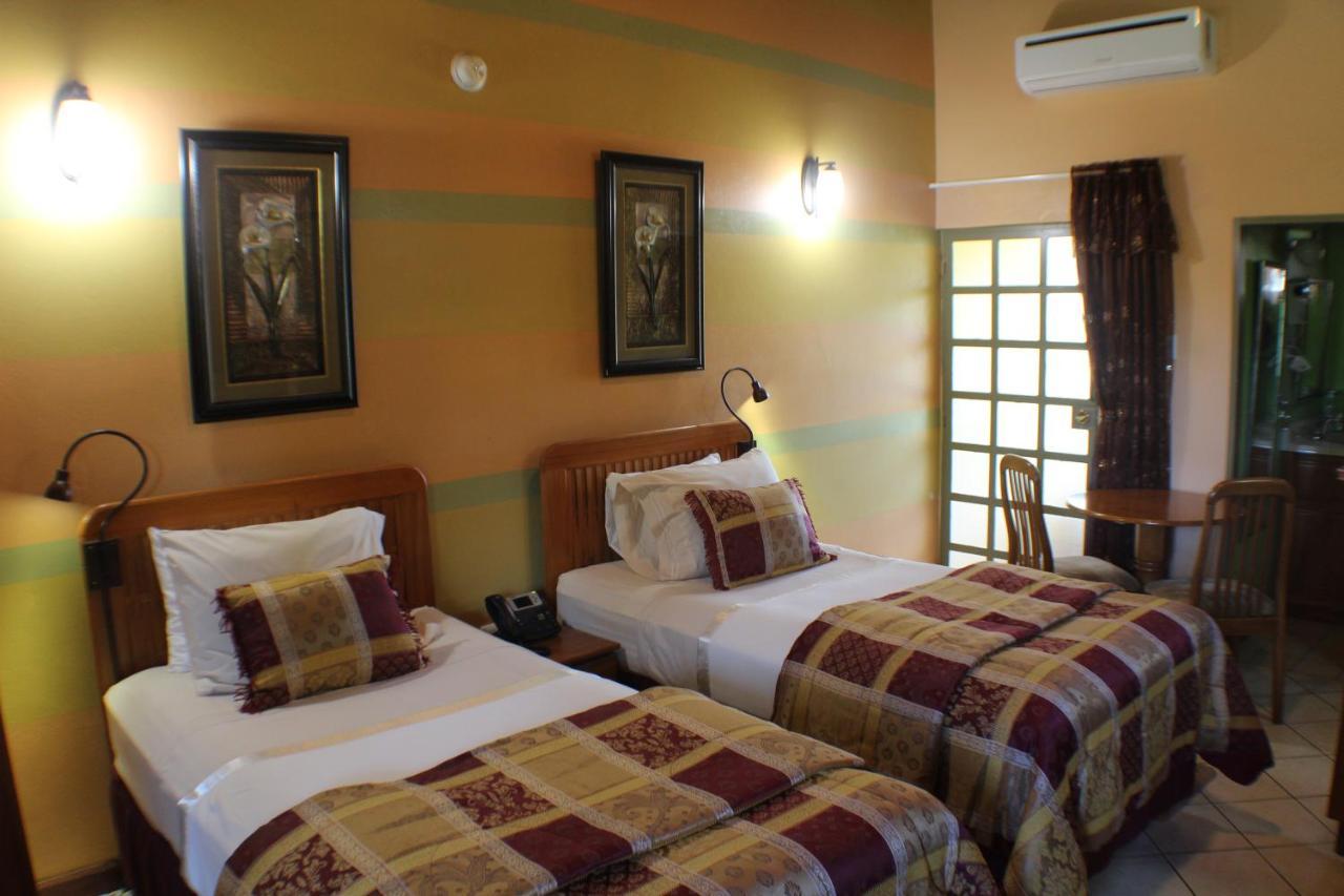 Native Abode Bed & Breakfast Bon Accord Village Luaran gambar